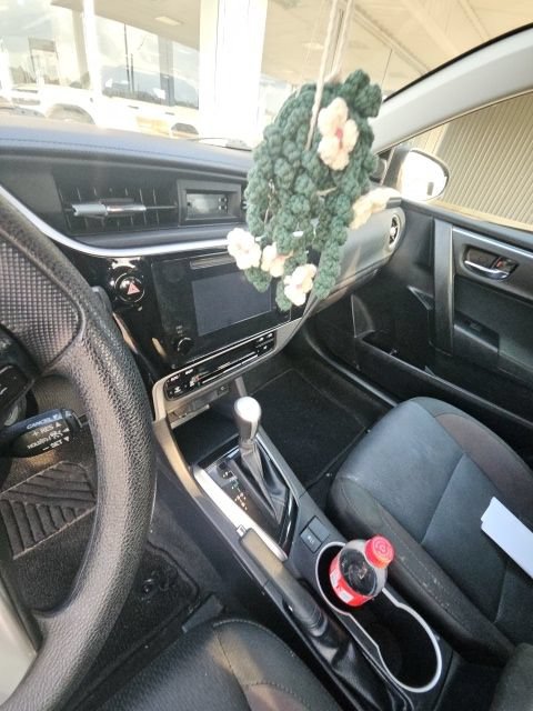 Used 2017 Toyota Corolla LE FWD image 11