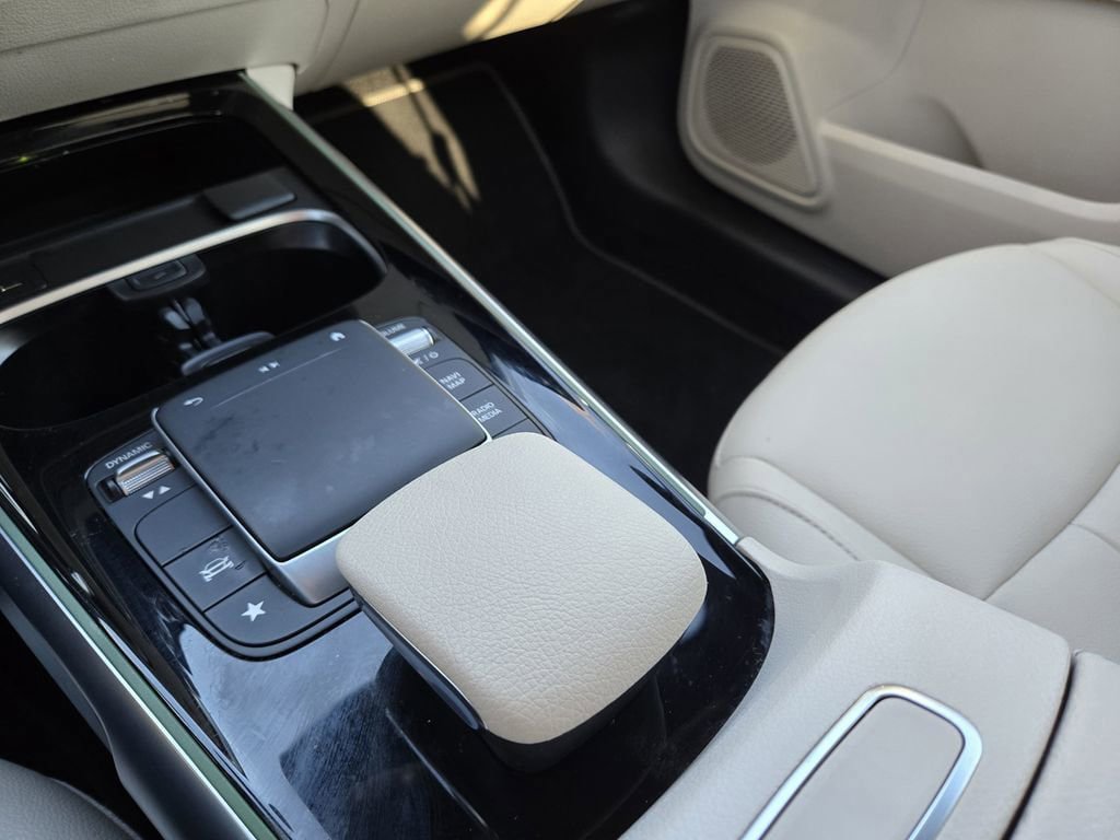 Used 2022 Mercedes-Benz GLB 250 image 15