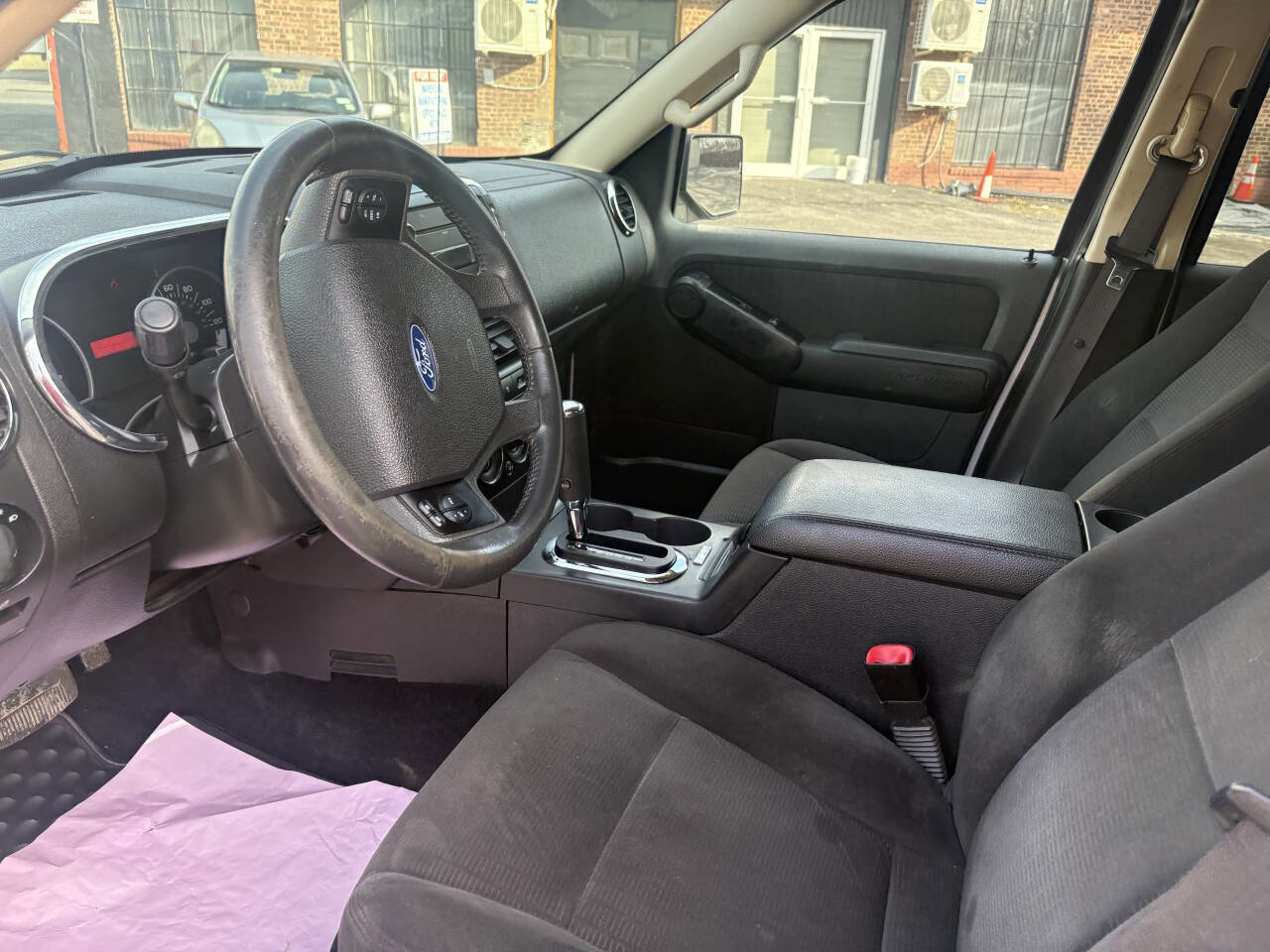 Used 2010 Ford Explorer XLT image 17