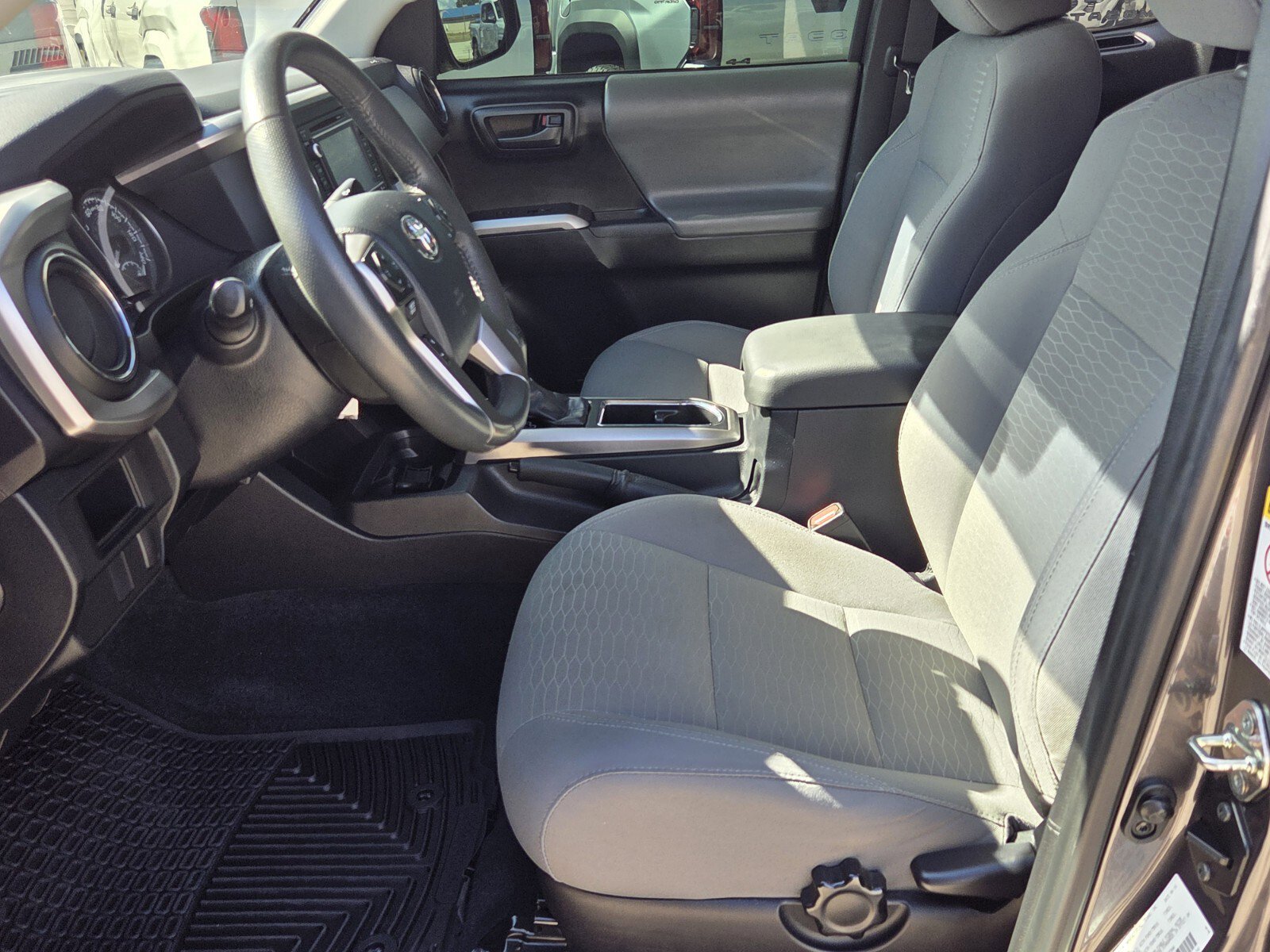 Certified 2016 Toyota Tacoma SR5 w/ Towing Package image 4