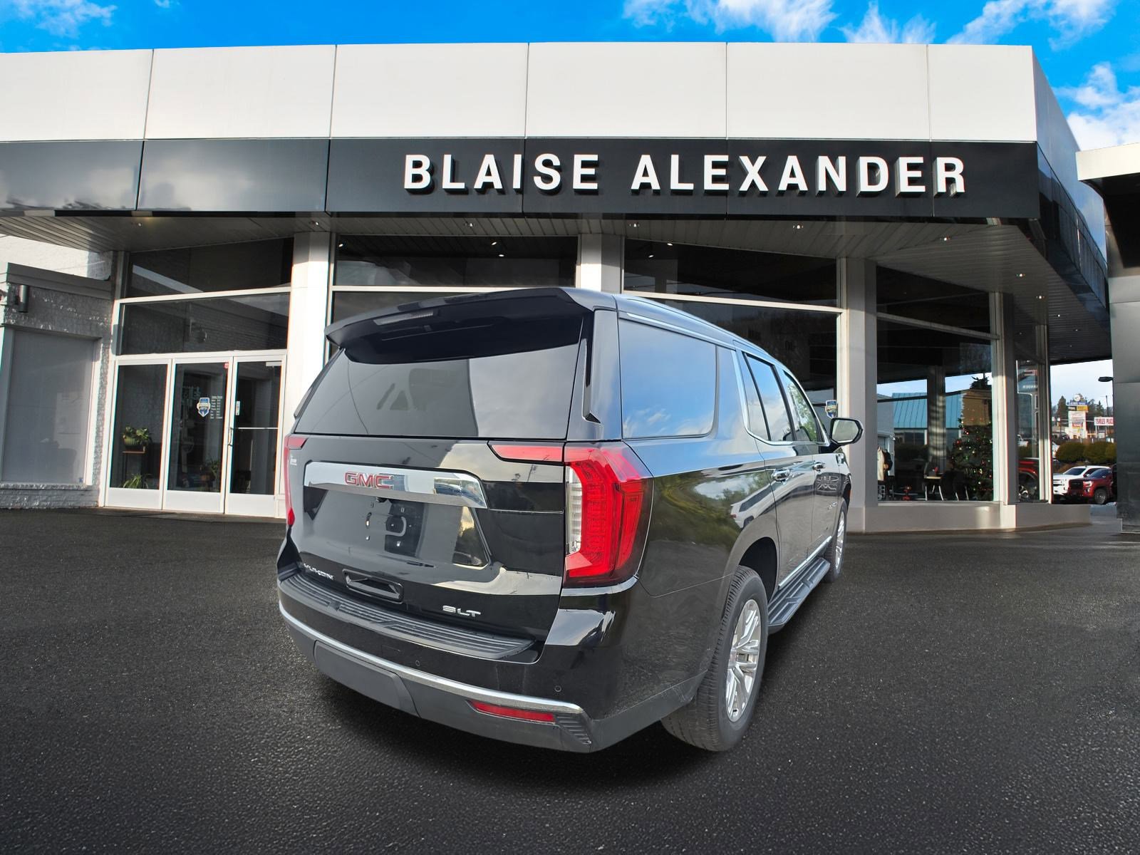 Used 2024 GMC Yukon SLT image 5