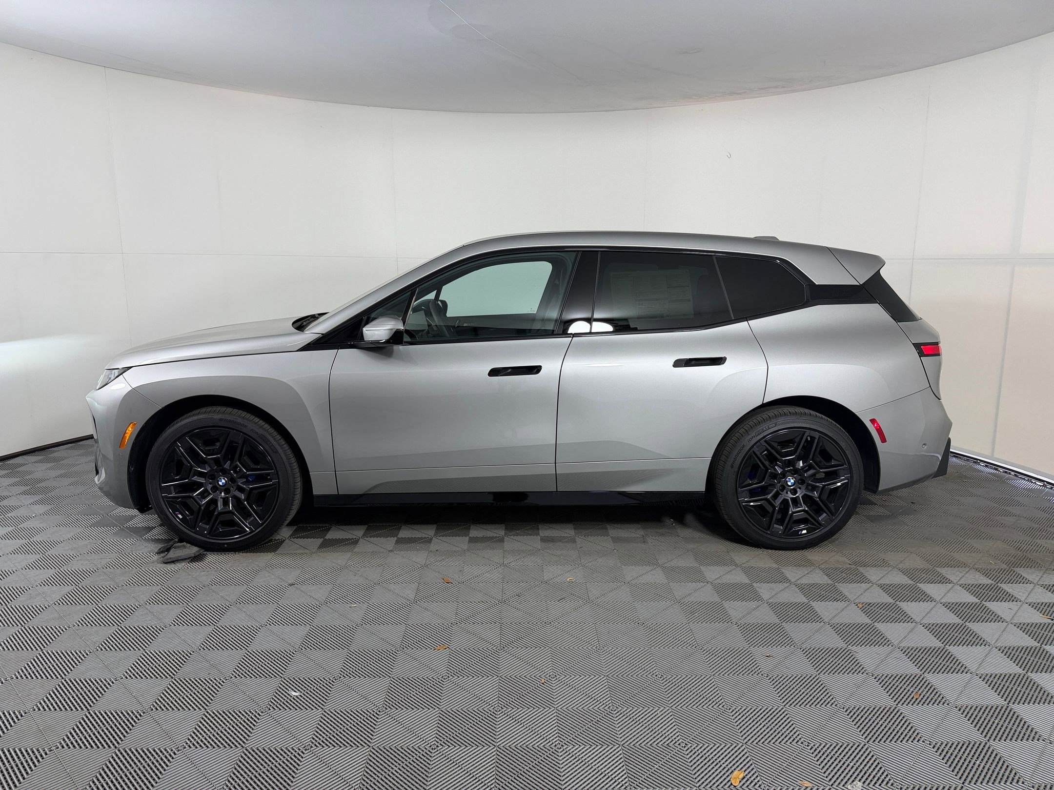 New 2026 BMW iX xDrive45 w/ M Sport Package AWD/4WD image 2