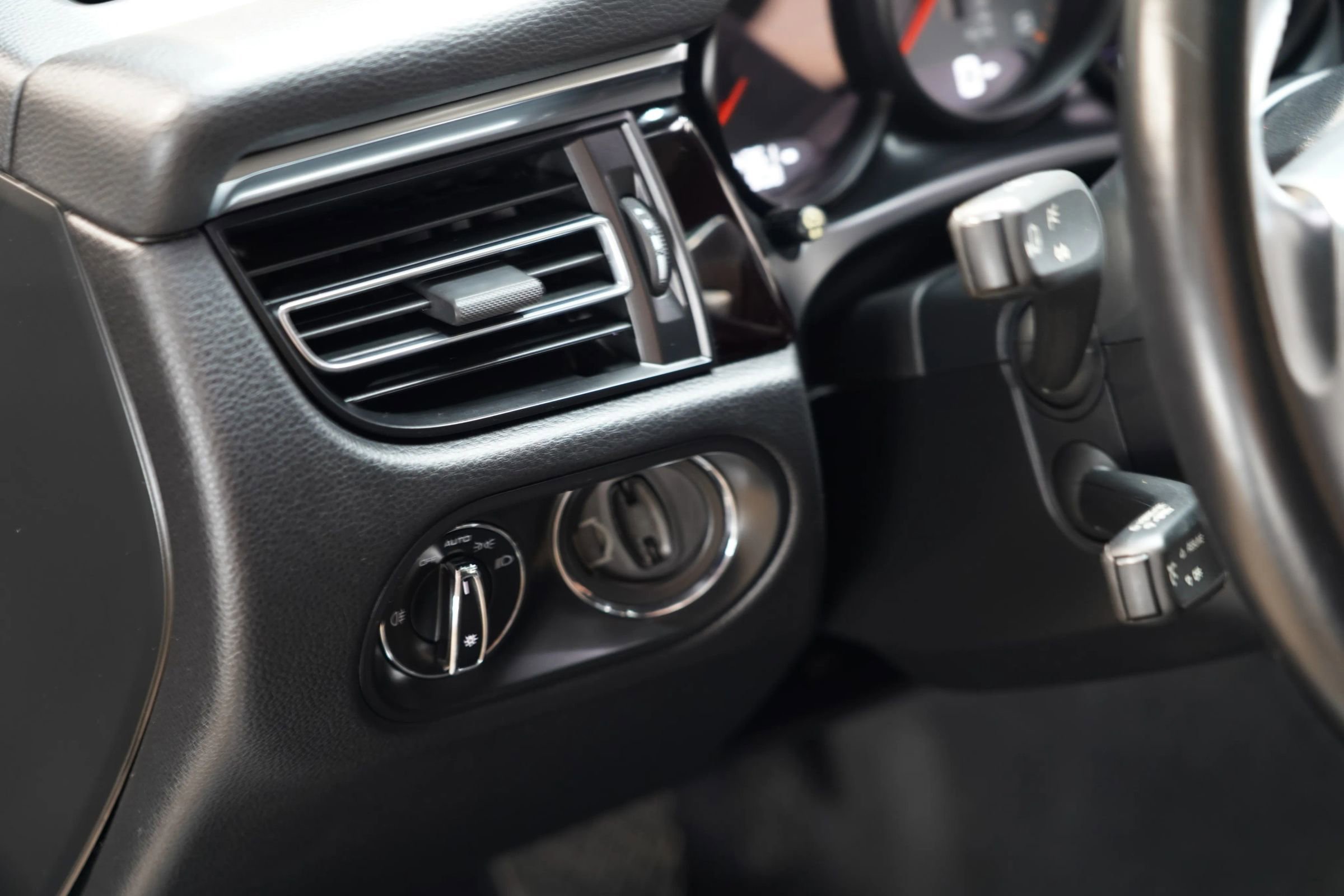 Used 2019 Porsche Macan S image 44