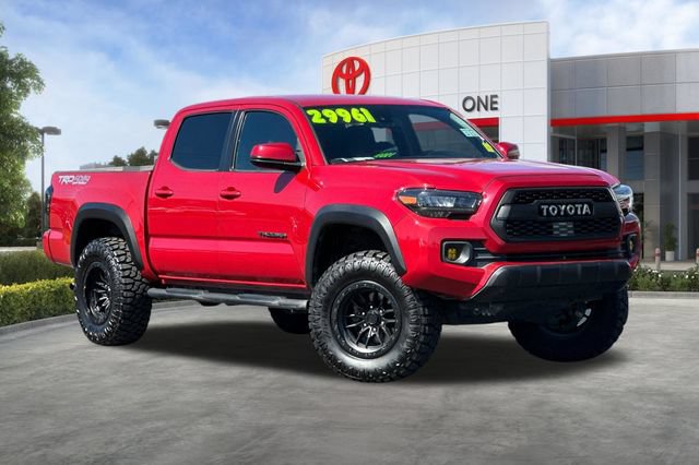 Used 2020 Toyota Tacoma TRD Off-Road w/ Technology Package AWD/4WD image 2