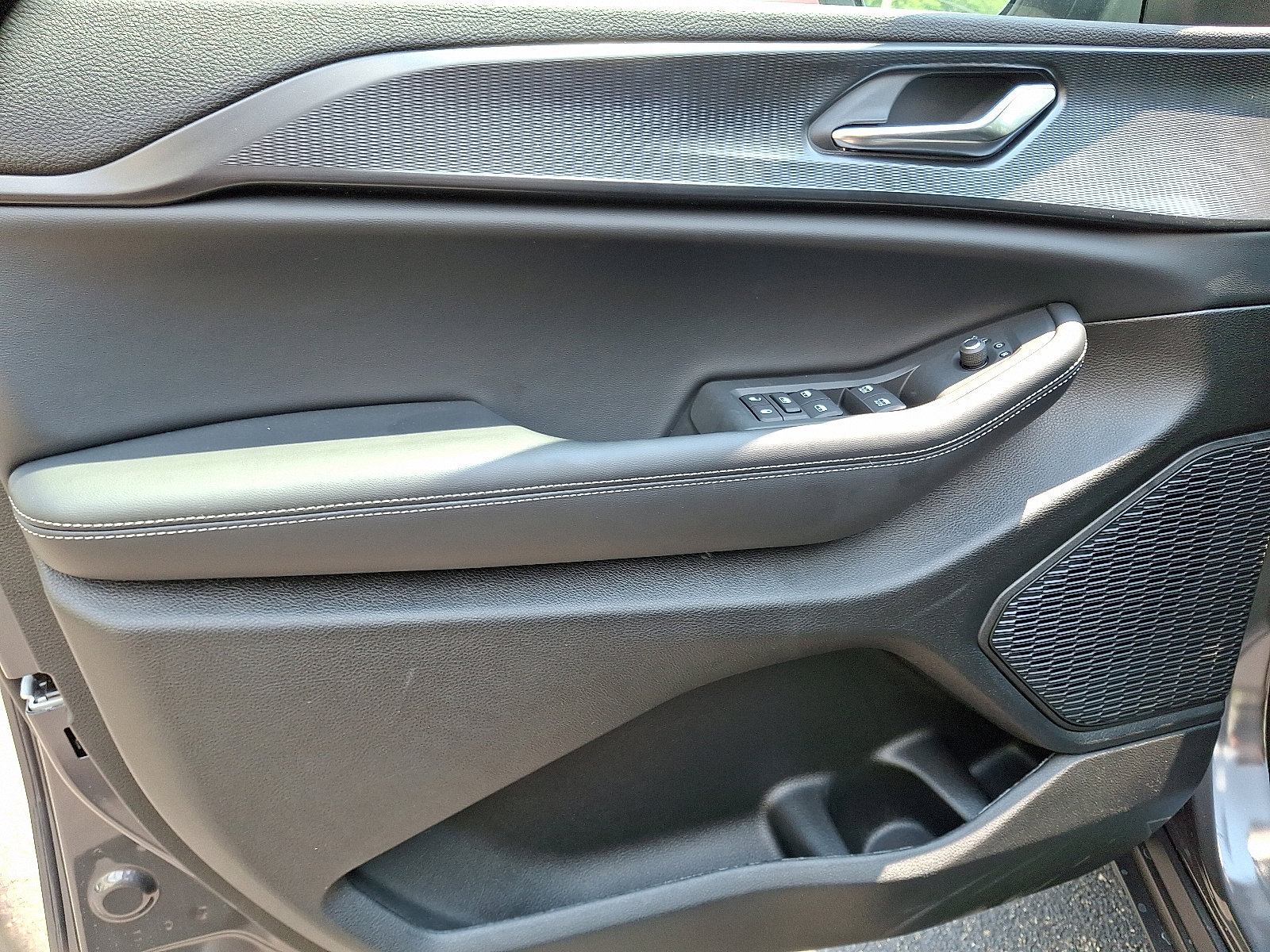 Certified 2025 Jeep Grand Cherokee Laredo X w/ Luxury Tech Group I image 12