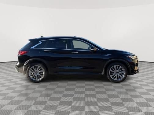 Used 2023 INFINITI QX50 Luxe AWD/4WD image 2