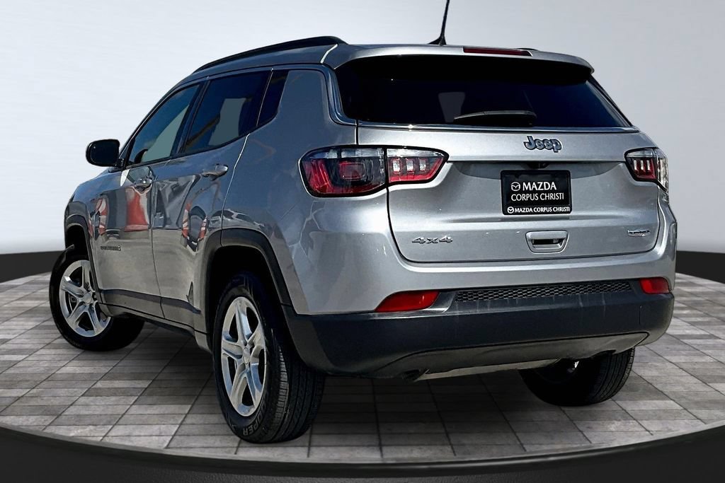 Used 2024 Jeep Compass Latitude AWD/4WD image 5
