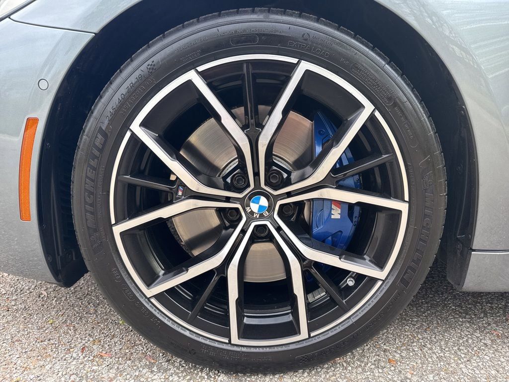 Used 2022 BMW M550i xDrive w/ Executive Package image 9
