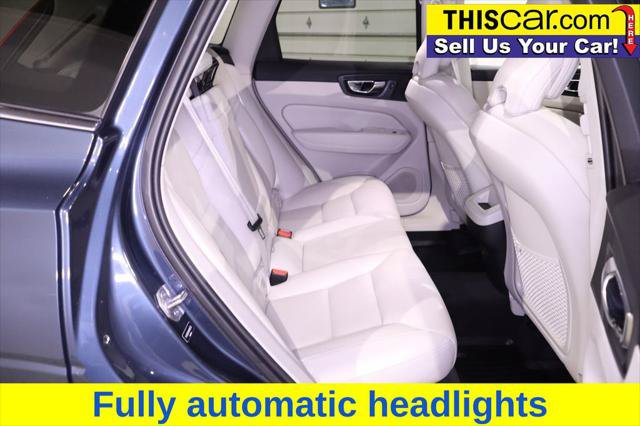 Used 2021 Volvo XC60 T5 Momentum w/ Premium Package FWD image 25