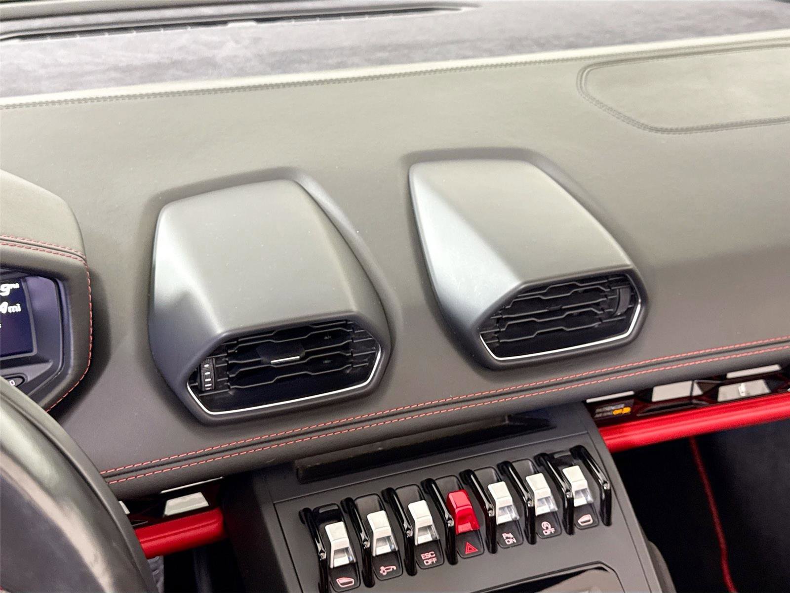 Used 2021 Lamborghini Huracan EVO image 19