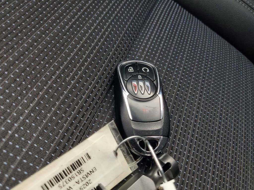 Used 2025 Buick Envista Preferred image 30
