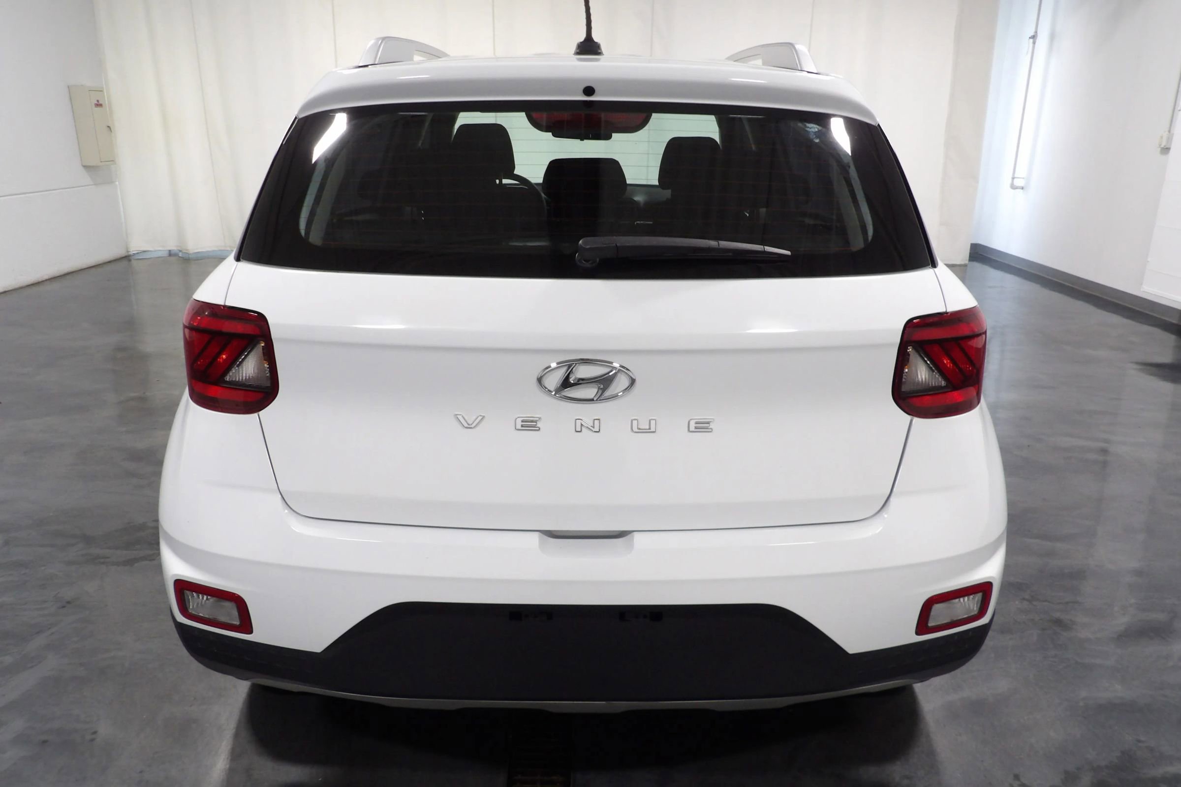 Used 2024 Hyundai Venue SEL image 6