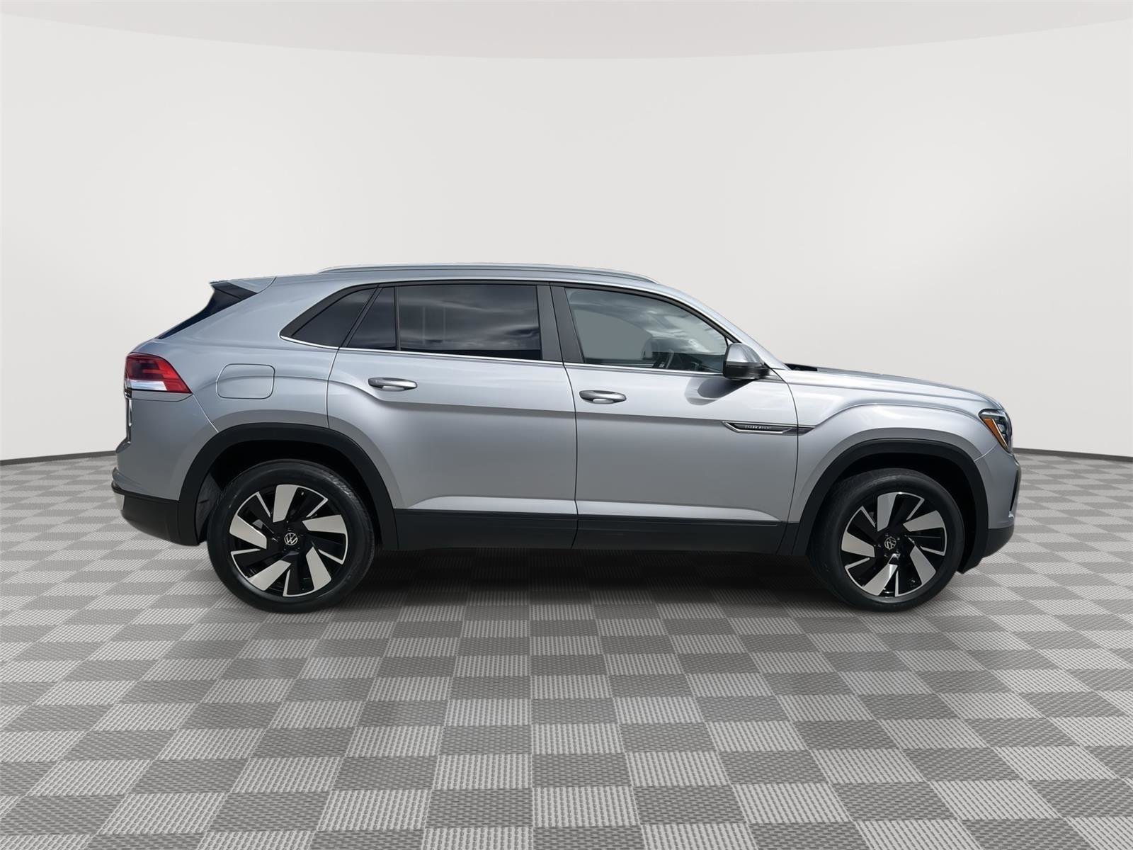 Used 2024 Volkswagen Atlas Cross Sport SE image 6