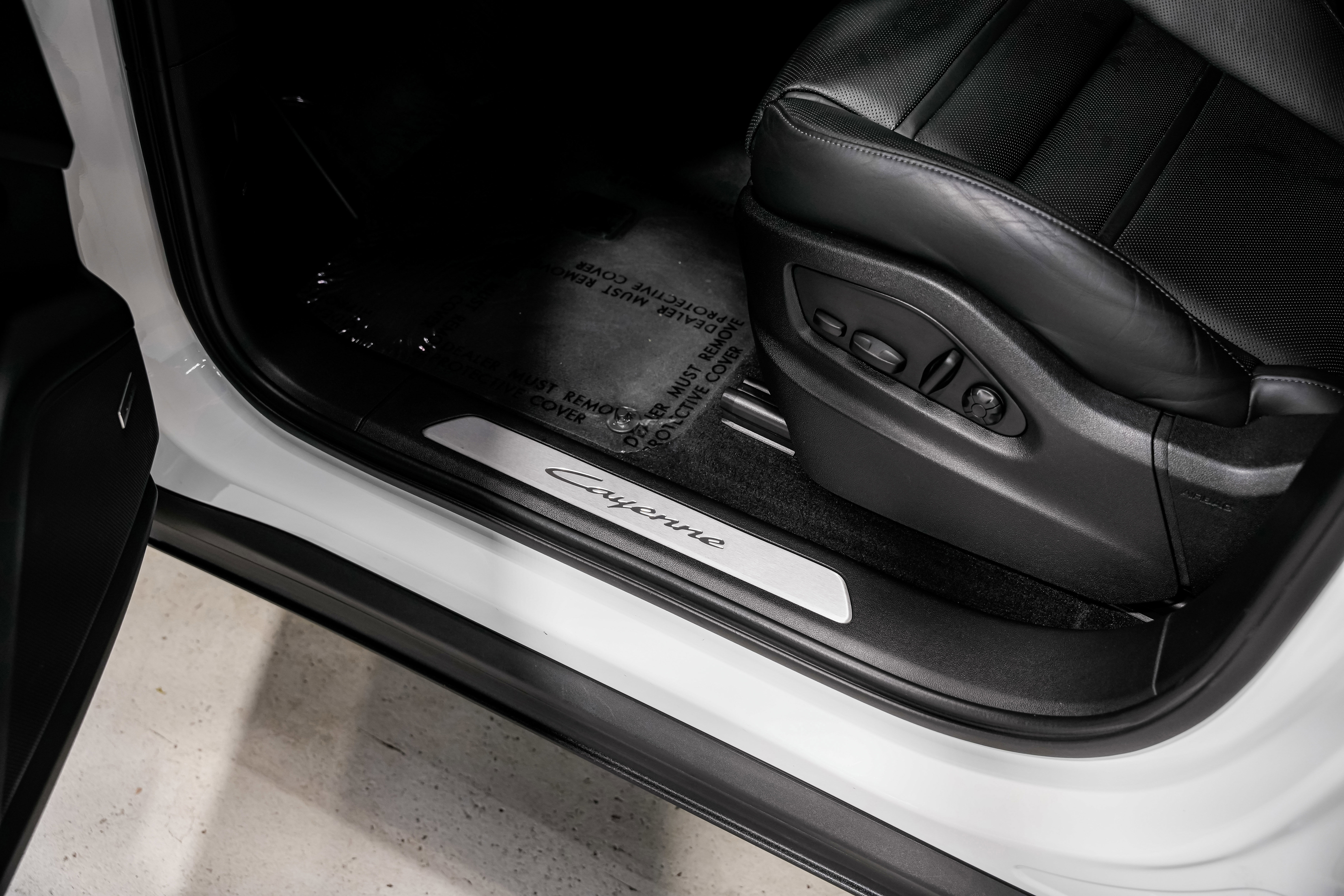 Used 2024 Porsche Cayenne Coupe w/ Premium Package Plus image 21