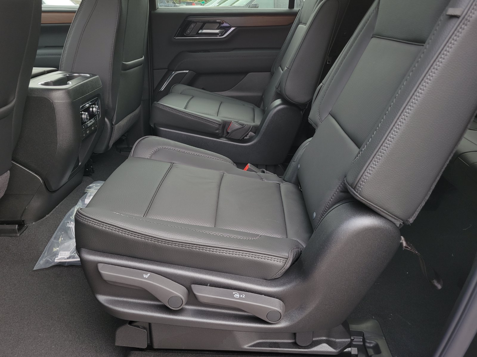 New 2026 GMC Yukon XL Denali w/ Denali Reserve Package AWD/4WD image 7