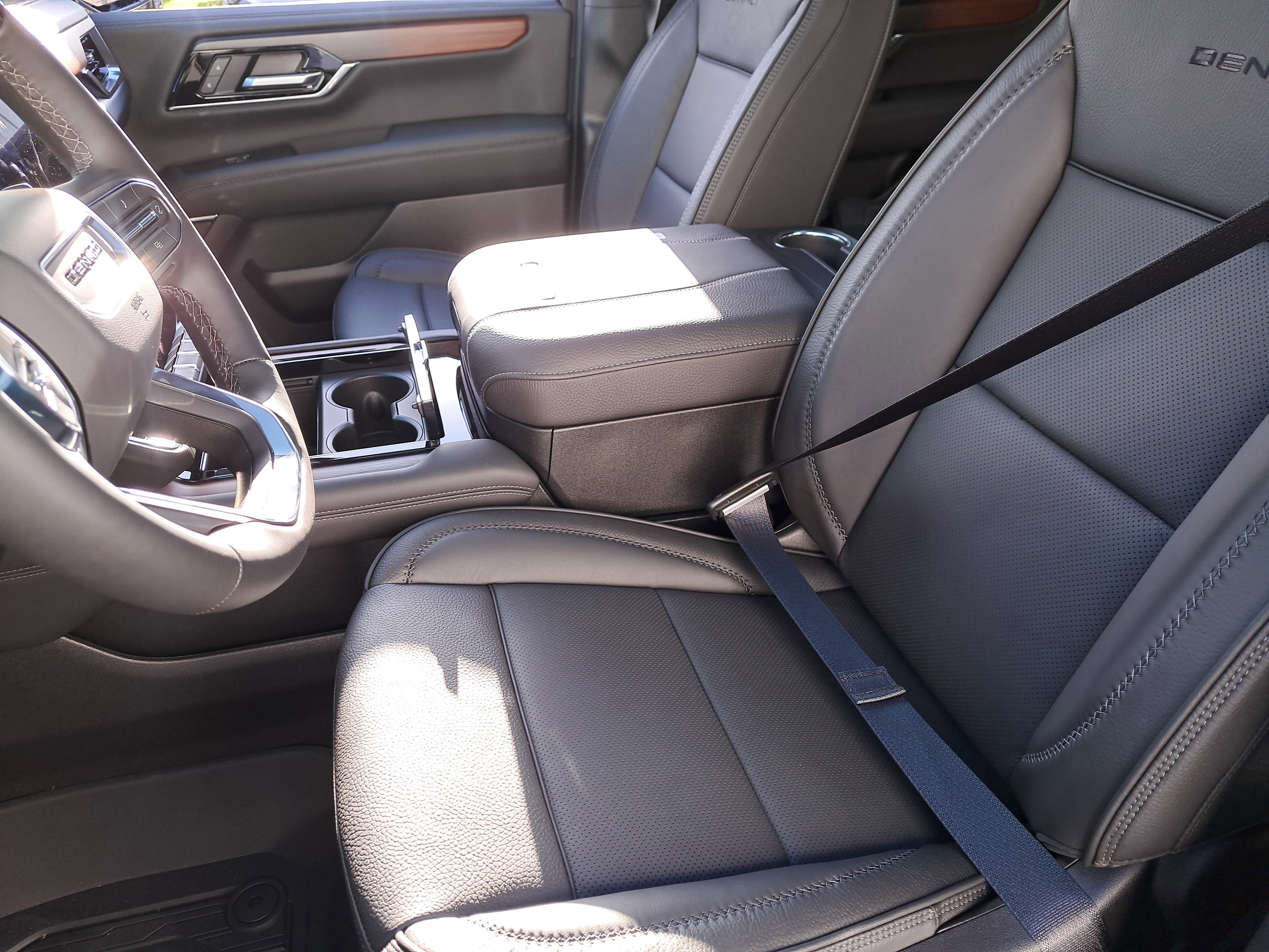 New 2026 GMC Yukon XL Denali w/ Denali Reserve Package image 24