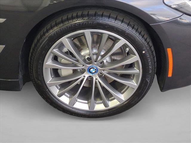 Used 2023 BMW 530e w/ Convenience Package image 25