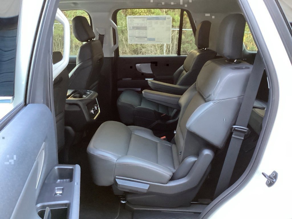 New 2025 Ford Expedition Active image 51