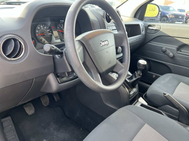 Used 2010 Jeep Compass Sport FWD image 18