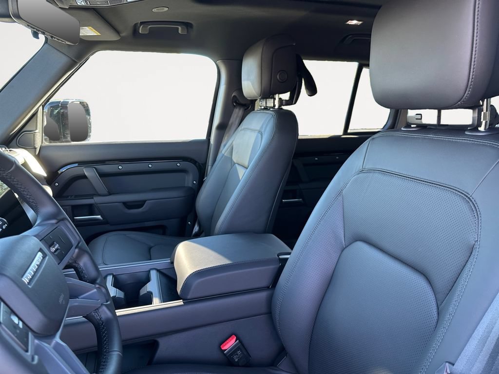 New 2026 Land Rover Defender 130 X-Dynamic SE AWD/4WD image 9