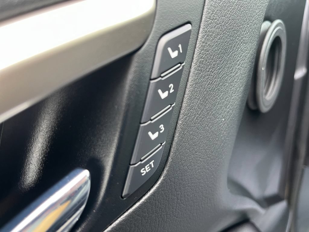 Used 2017 Lexus RX 450h AWD w/ Accessory Package image 19