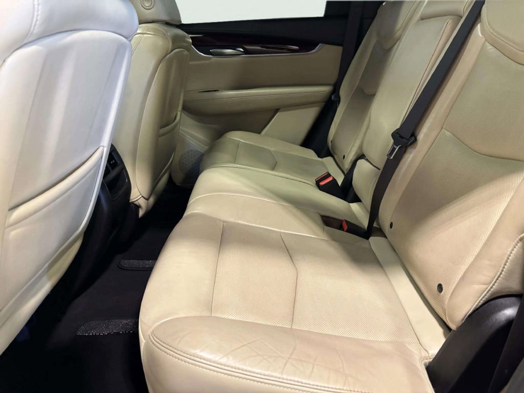 Used 2017 Cadillac XT5 Premium Luxury w/ LPO, Wheel Lock Package image 17