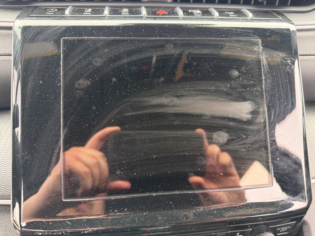 Used 2025 Jeep Grand Cherokee Altitude image 17