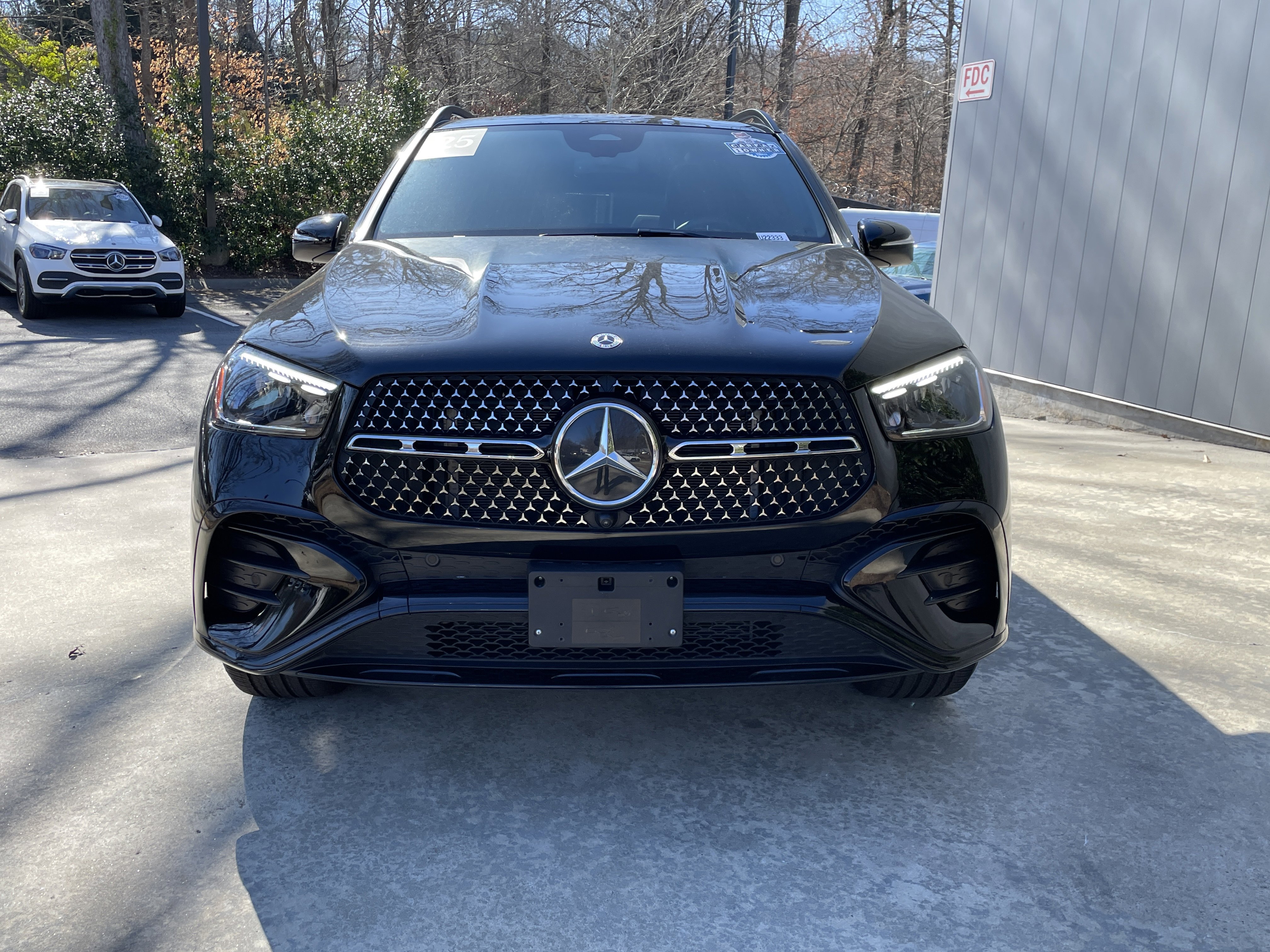 Certified 2025 Mercedes-Benz GLE 350 4MATIC w/ AMG Line Exterior image 3