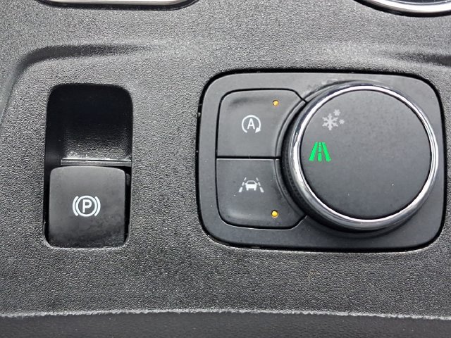 Used 2024 Chevrolet Traverse LS FWD image 32
