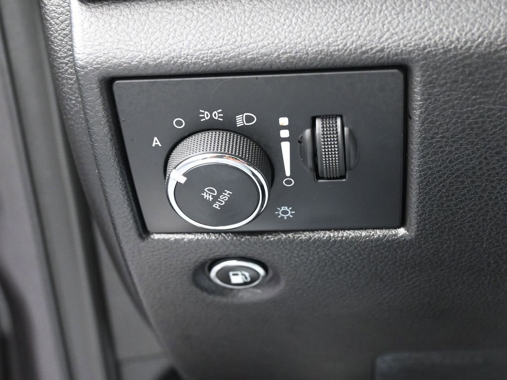 Used 2019 Jeep Grand Cherokee Altitude image 16