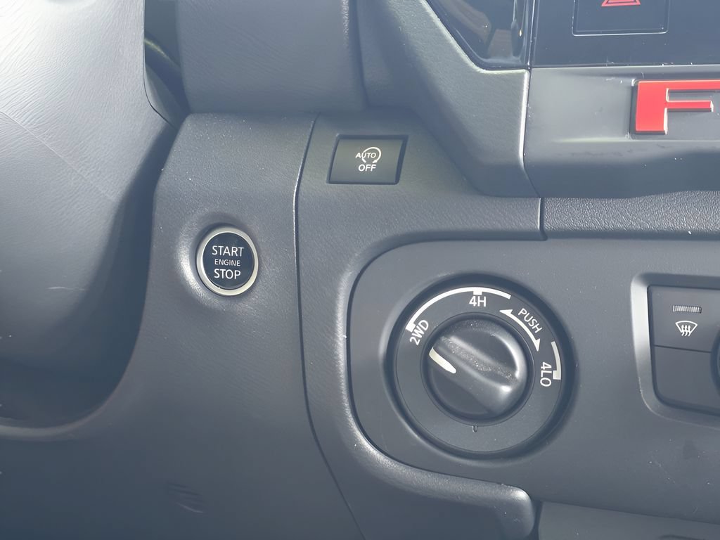 Used 2025 Nissan Frontier PRO-4X AWD/4WD image 24