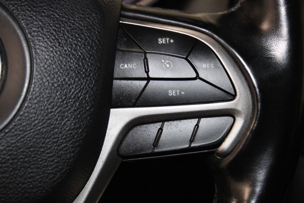 Used 2022 Jeep Grand Cherokee Laredo X image 32