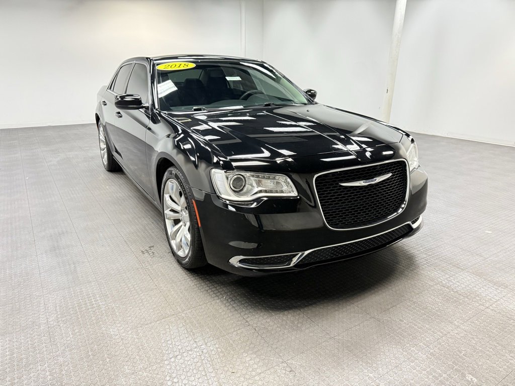 Used 2018 Chrysler 300 Touring L image 8