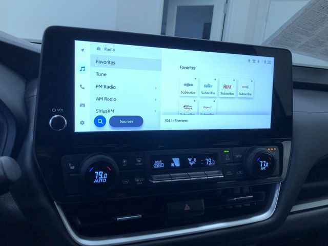 Used 2025 Toyota Grand Highlander AWD image 29