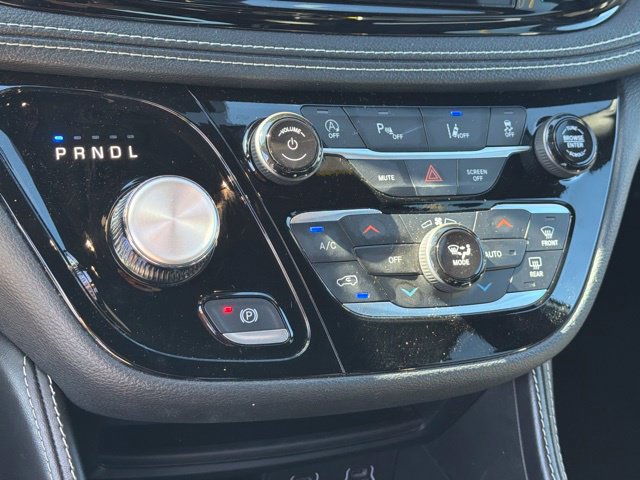Used 2025 Chrysler Pacifica Limited FWD image 26