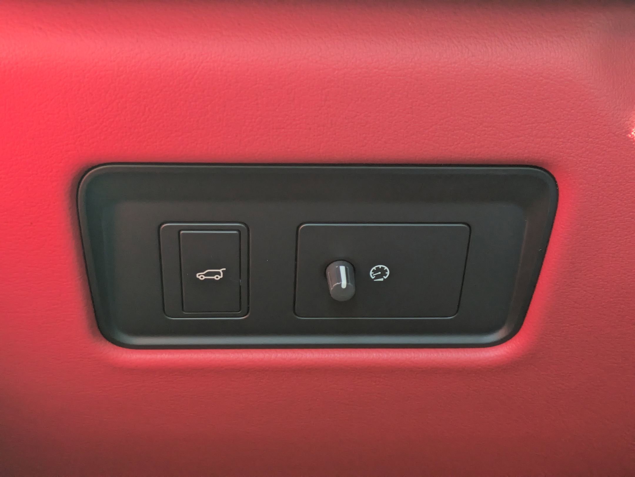 New 2026 Jaguar F-PACE SVR 575 Edition image 17