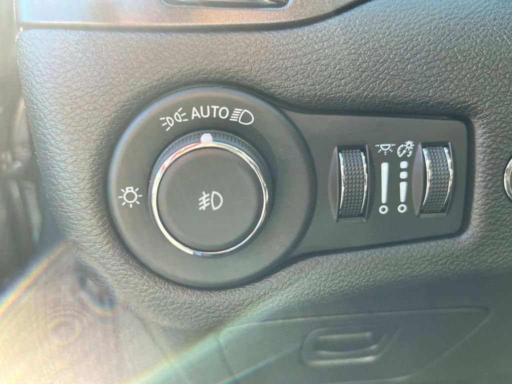 Used 2022 Jeep Cherokee Trailhawk w/ Trailer Tow Group image 16