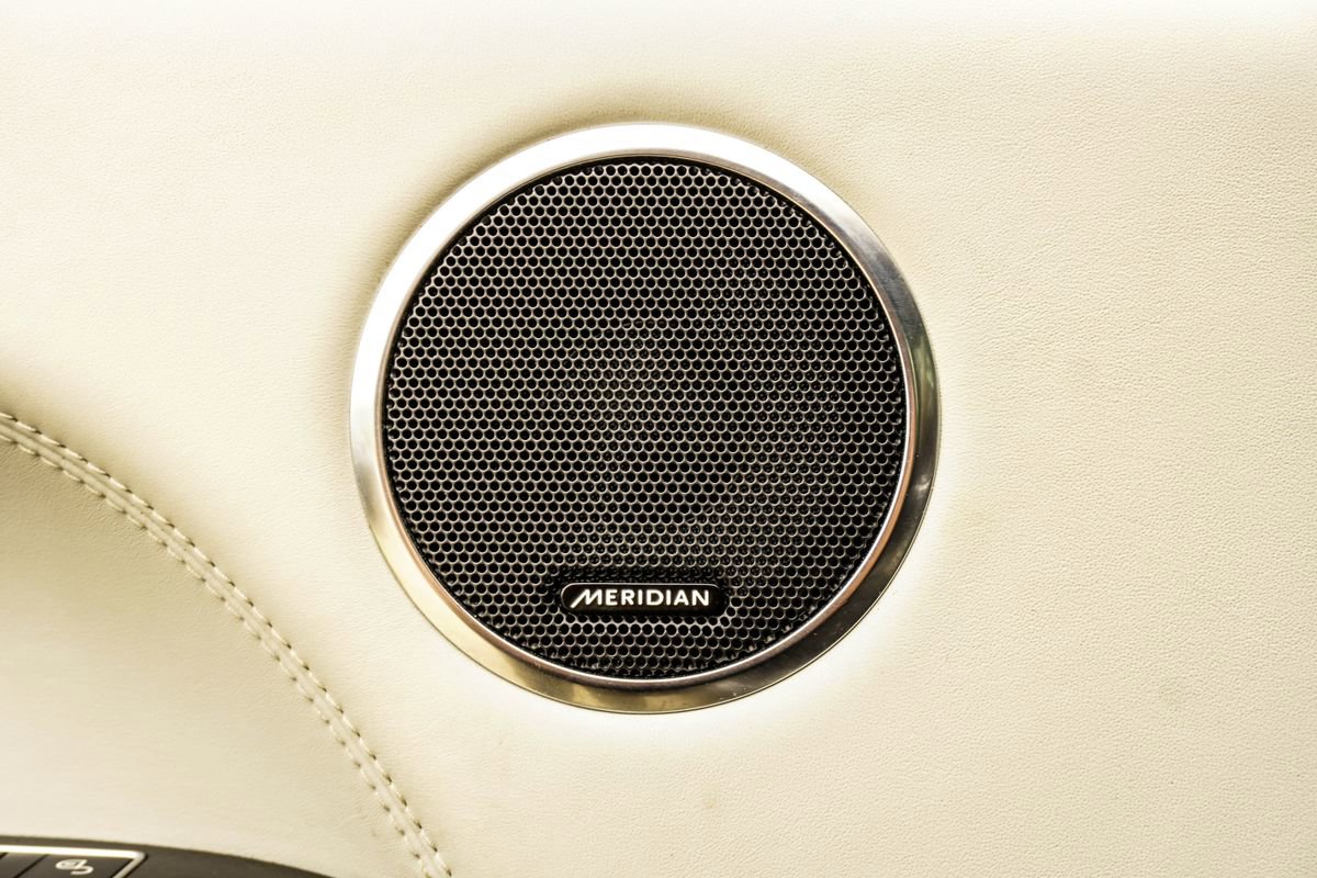 Used 2020 Land Rover Range Rover Sport SVR image 40