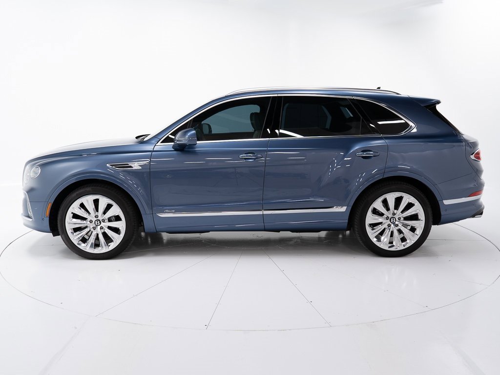 Used 2025 Bentley Bentayga image 2