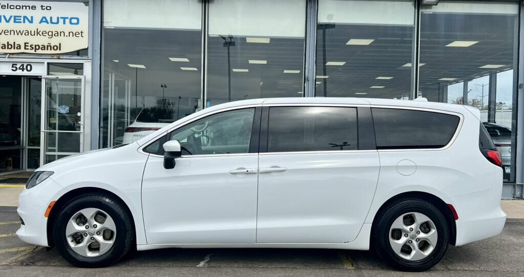 Used 2017 Chrysler Pacifica LX w/ Tire & Wheel Group FWD image 2