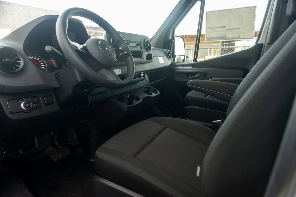 Used 2025 Mercedes-Benz Sprinter 2500 image 34