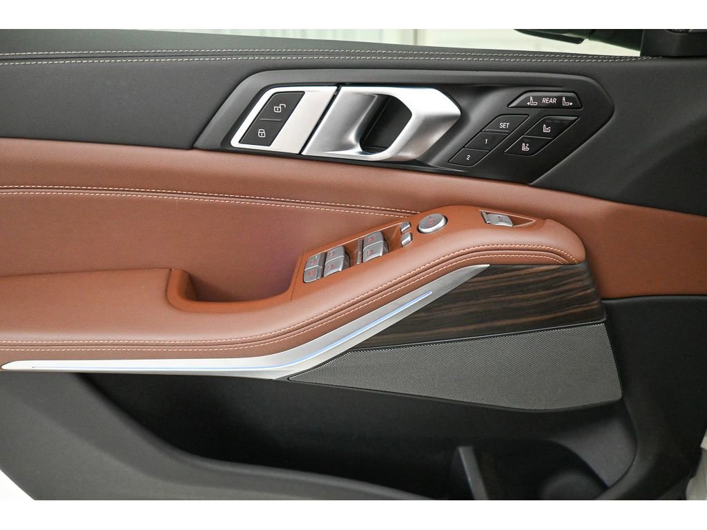Used 2025 BMW X7 xDrive40i w/ Executive Package image 8