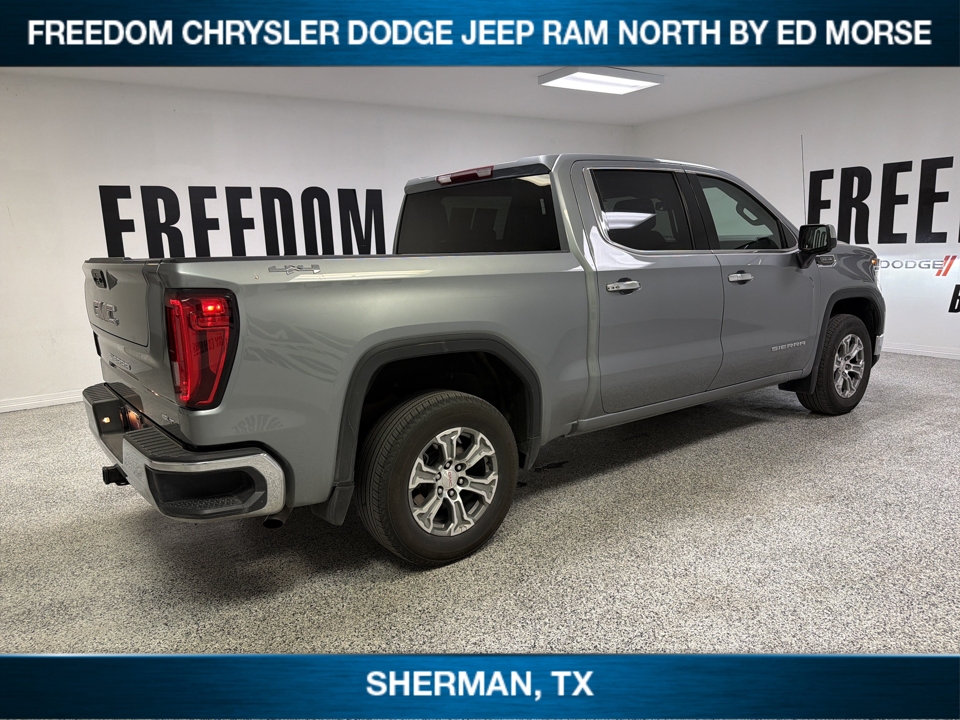 Used 2025 GMC Sierra 1500 SLT AWD/4WD image 4