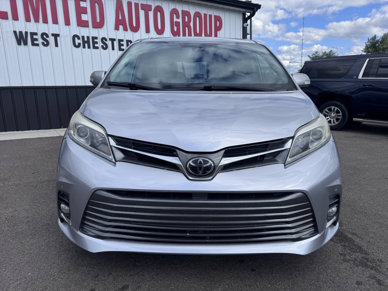 Used 2019 Toyota Sienna Limited AWD/4WD image 3