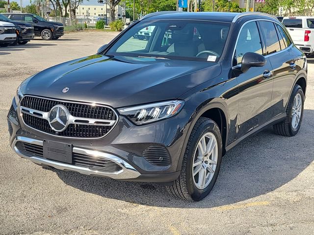 Used 2023 Mercedes-Benz GLC 300 4MATIC image 1