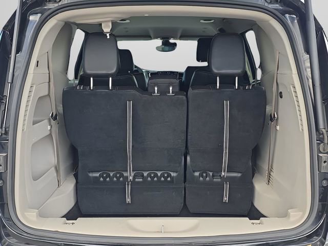 Certified 2024 Chrysler Pacifica Touring-L image 15