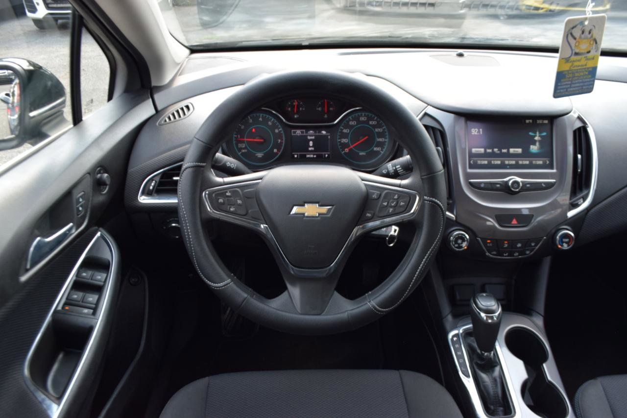 Used 2017 Chevrolet Cruze LT FWD image 13