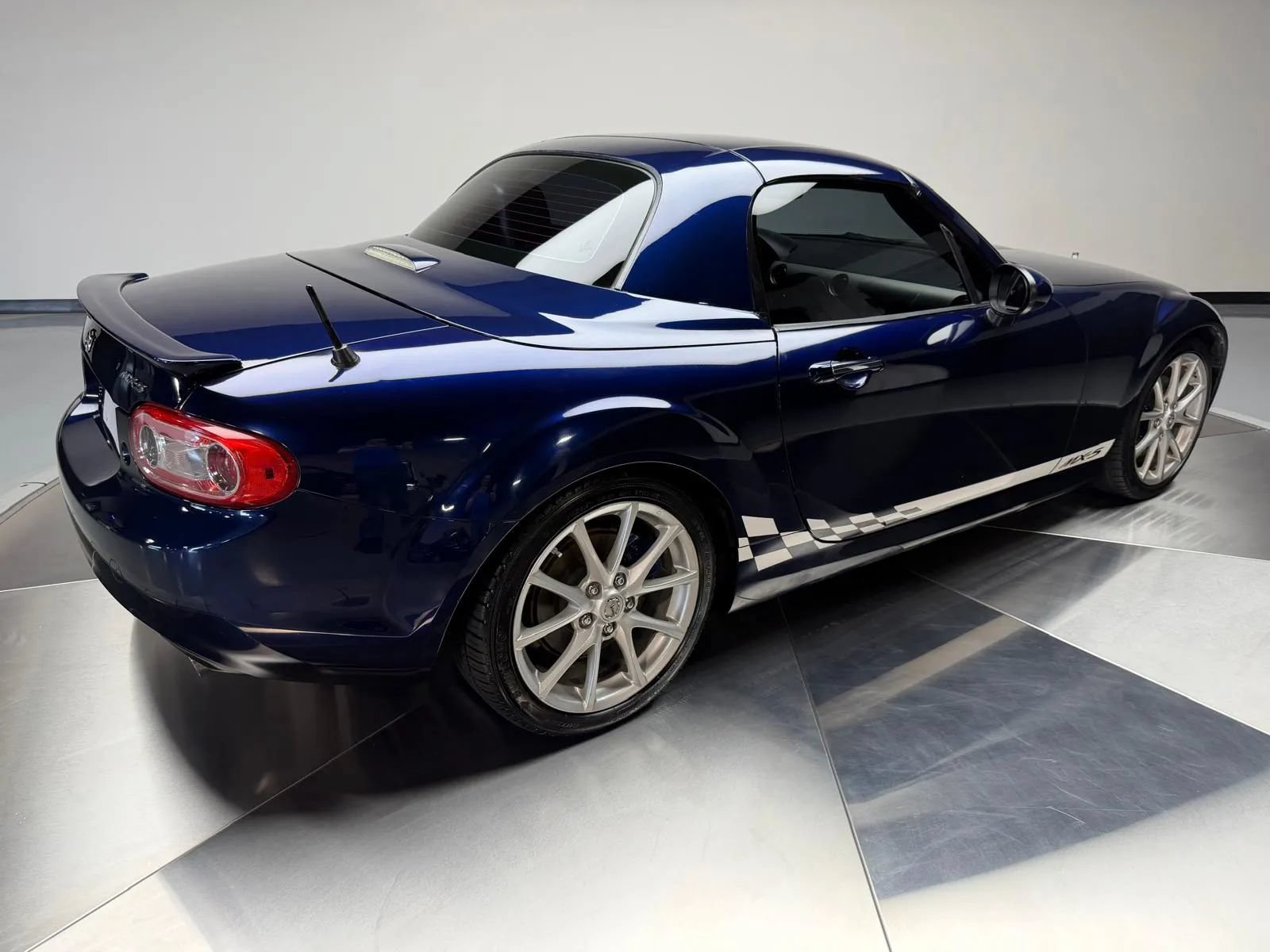 Used 2012 MAZDA MX-5 Miata Touring w/ Suspension Pkg RWD image 31
