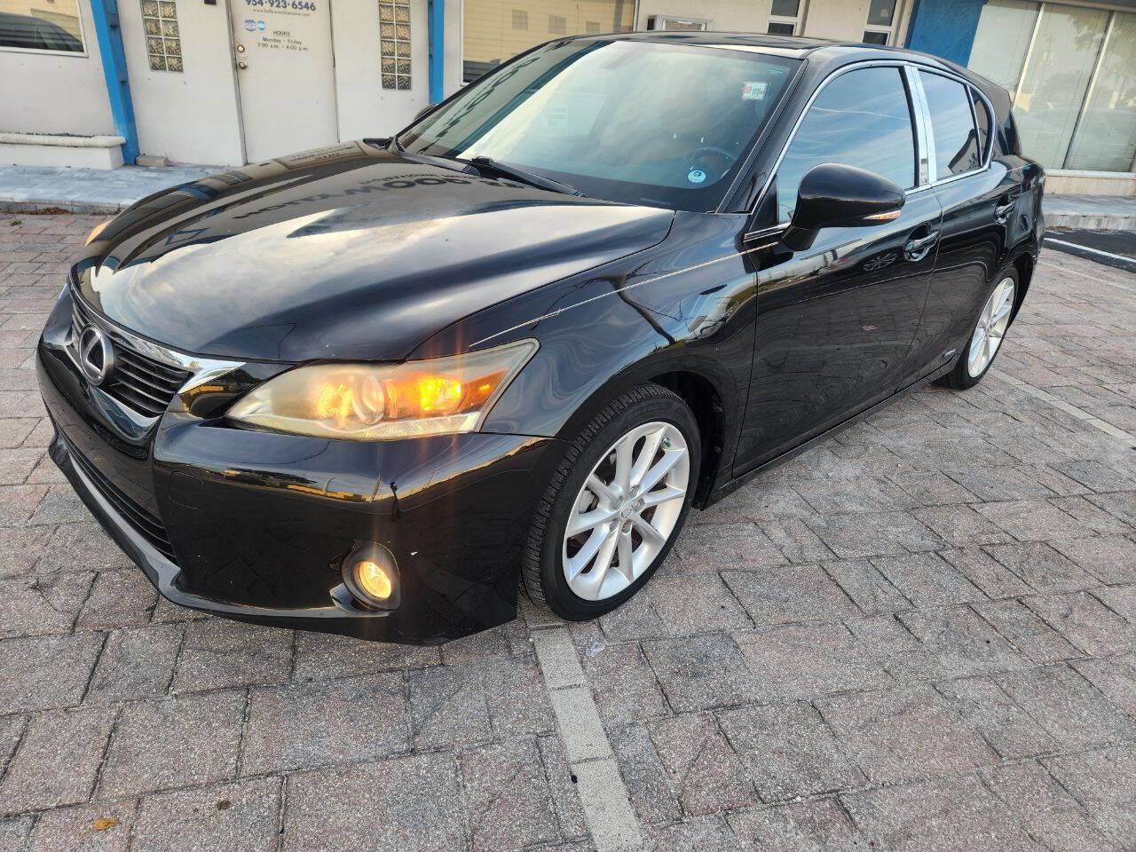 Used 2011 Lexus CT 200h Premium w/ Premium Audio Pkg image 3