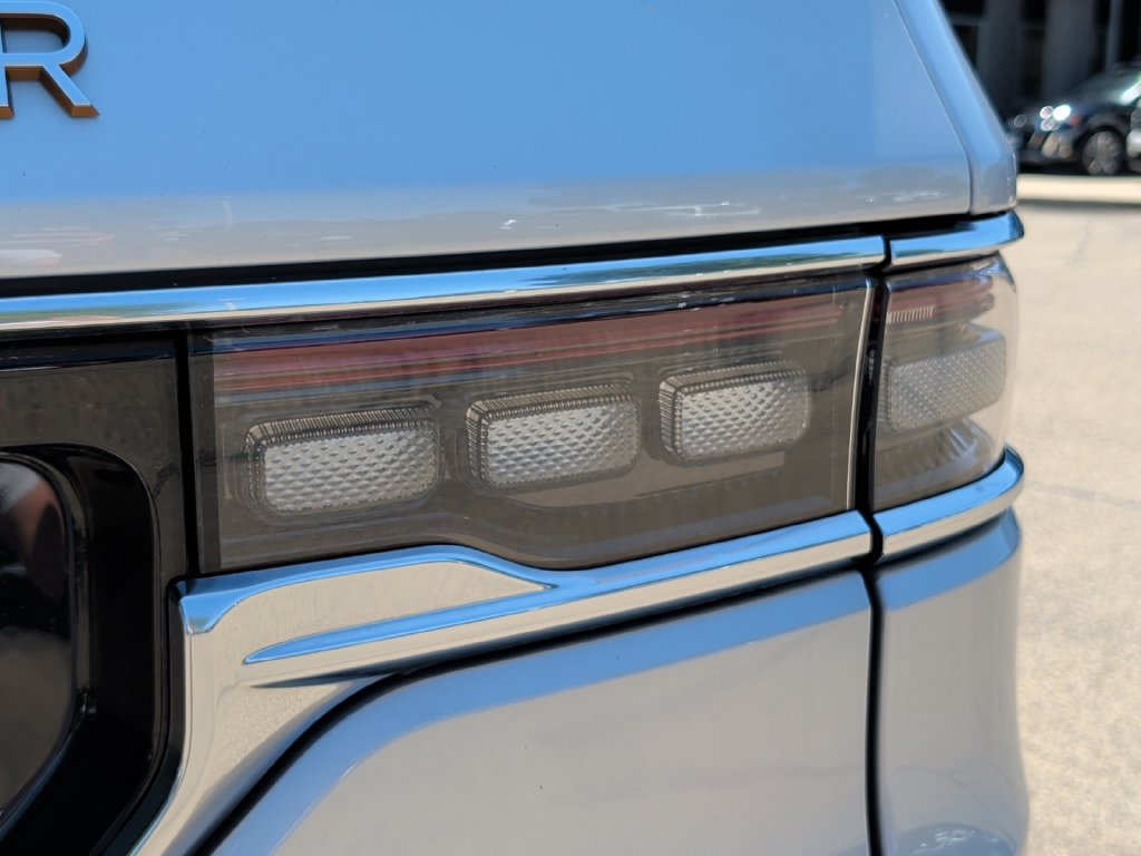 Used 2024 Jeep Grand Wagoneer L Series III AWD/4WD image 43